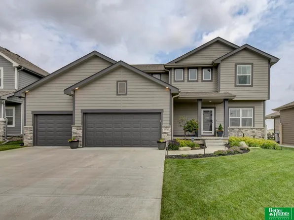 19706 Redwood St, Gretna, NE 68028