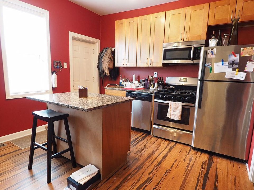 1st image of 2115 W Wellington Ave APT 1F
