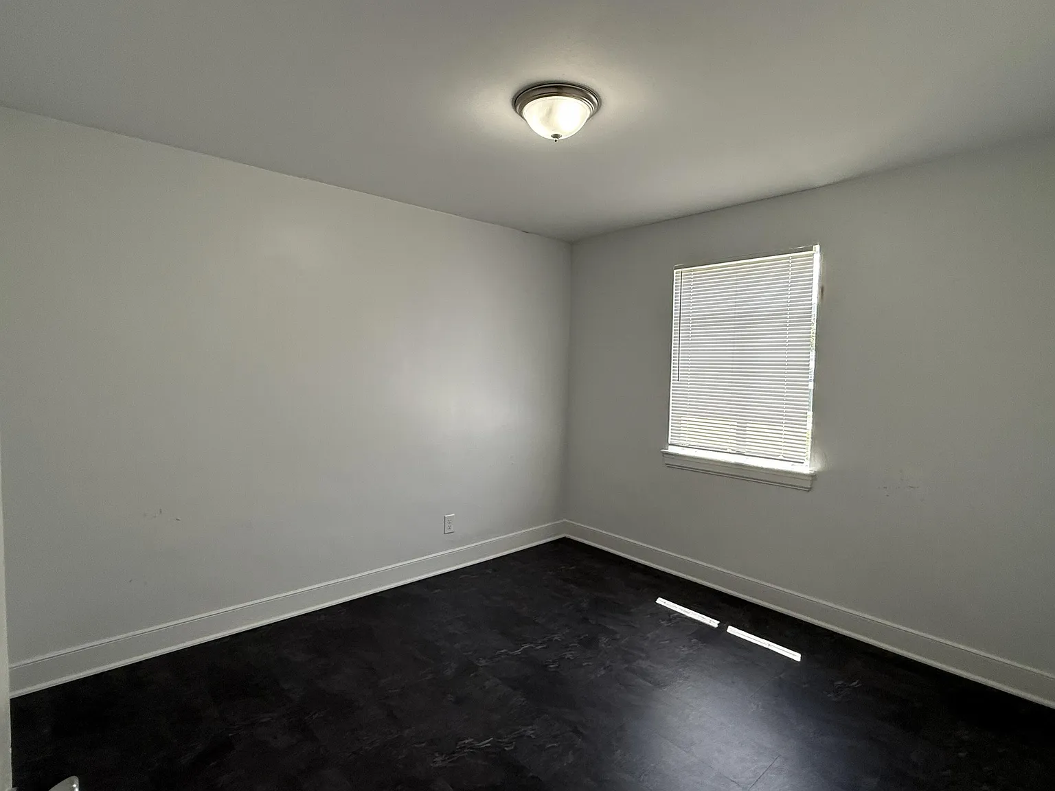 2 bed, 1.0 bath, 850 sqft, $1,075 — Photo 3
