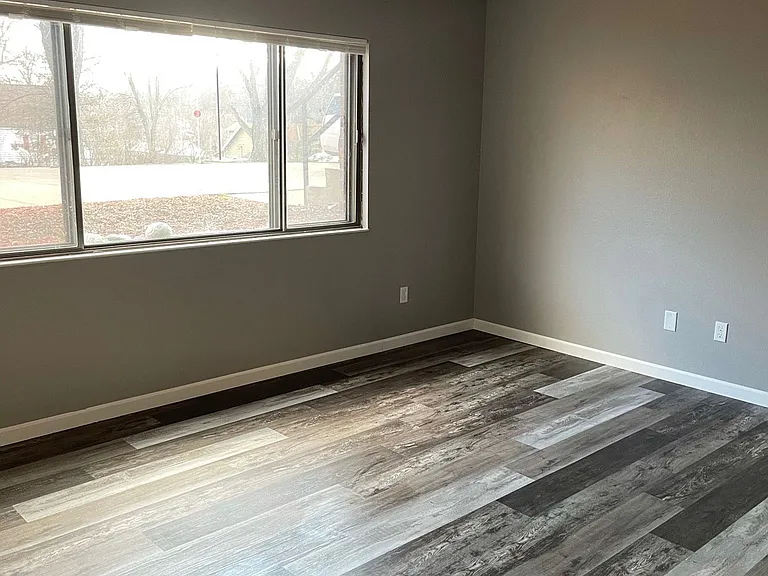 519 E North St — Photo 12