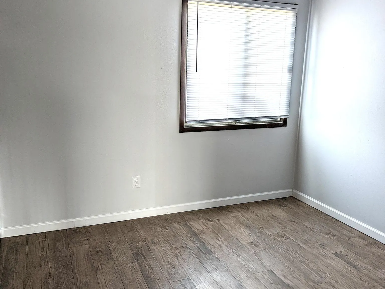 2 bed, 1.5 bath, 819 sqft, $1,070 — Photo 4