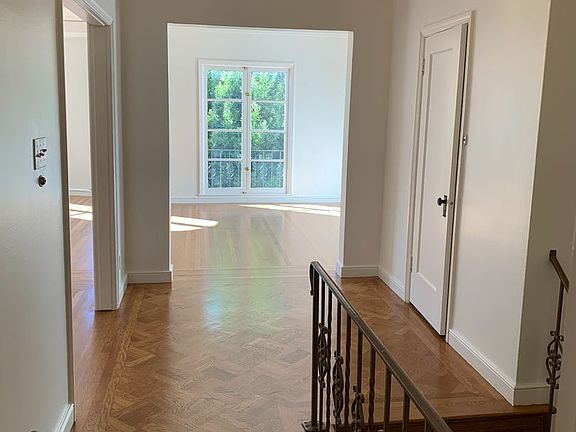4th image of 3026 Baker St
