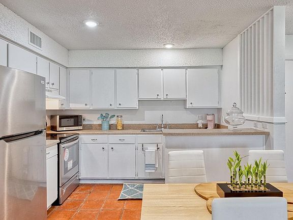 5th image of 500 S Congress Ave #134