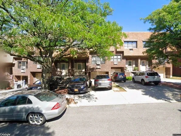 24019 69th Ave, Douglaston, NY 11362