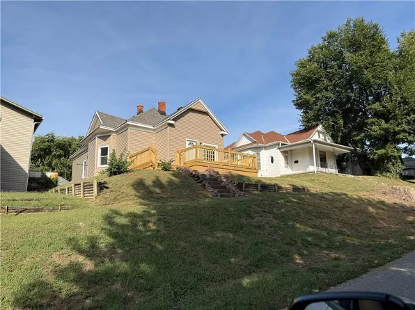 2326 S 19th St, Saint Joseph, MO 64503