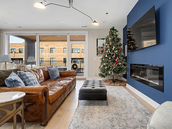 3rd image of 2031 W Belmont Ave #3N