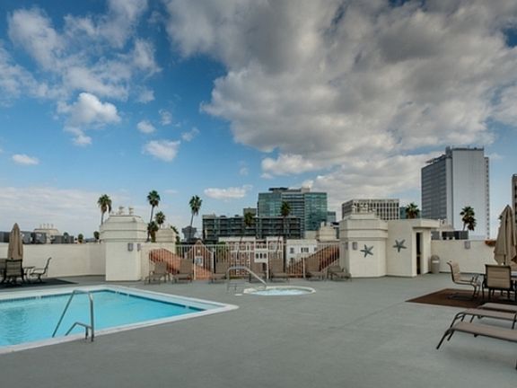 3rd image of 620 S Gramercy Pl APT 122