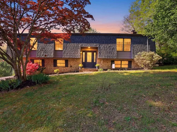 2404 Horseshoe Dr, Soddy Daisy, TN 37379