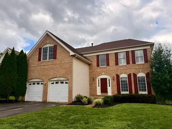 43520 Lucketts Bridge Cir, Ashburn, VA 20148