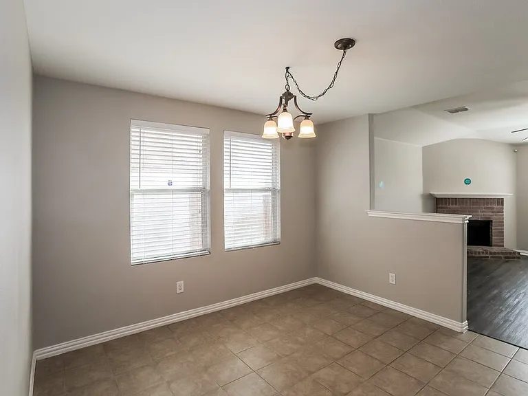 573 Creekbend St — Photo 14