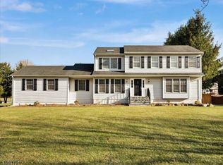 10 Melissa Ln, Succasunna, NJ 07876