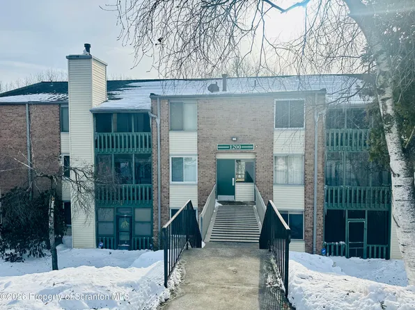 1210 Summit Point, Scranton, PA 18508