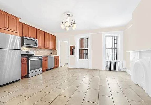 3rd image of 61 Duffield St Floor 1