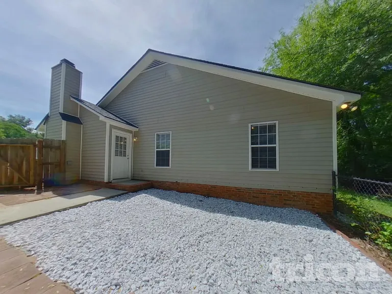 90 Chadford Rd — Photo 16