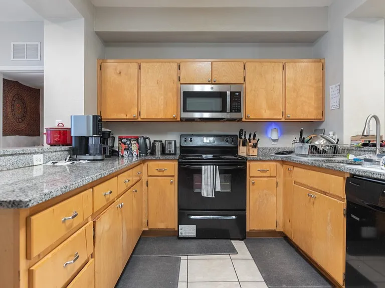 533 Conradi St #1 — Photo 4