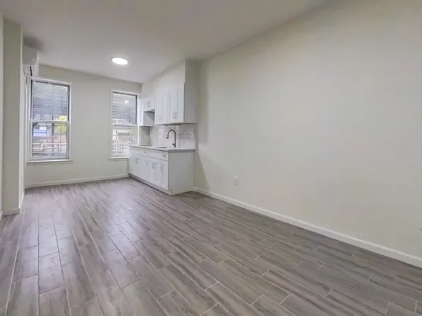 954 3rd Avenue image 4 of 13