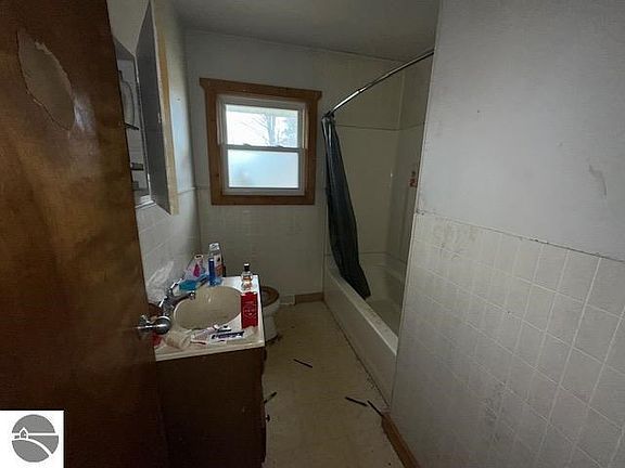 4th image of 1112 1st Ave
