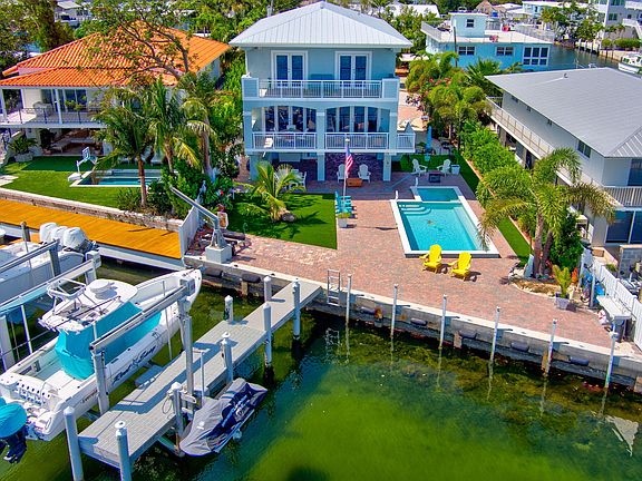 2nd image of 305 Jolly Roger Dr
