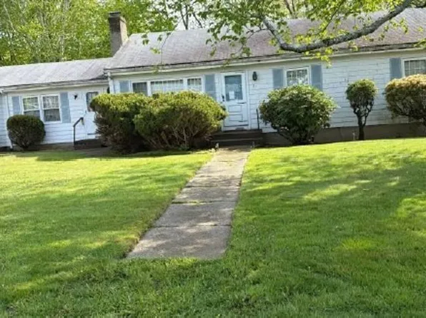 29 Honeywell Ln, Cumberland, RI 02864