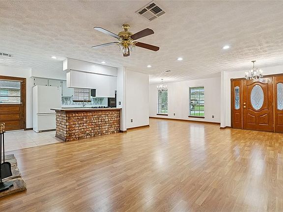 5th image of 118 Gravolet St