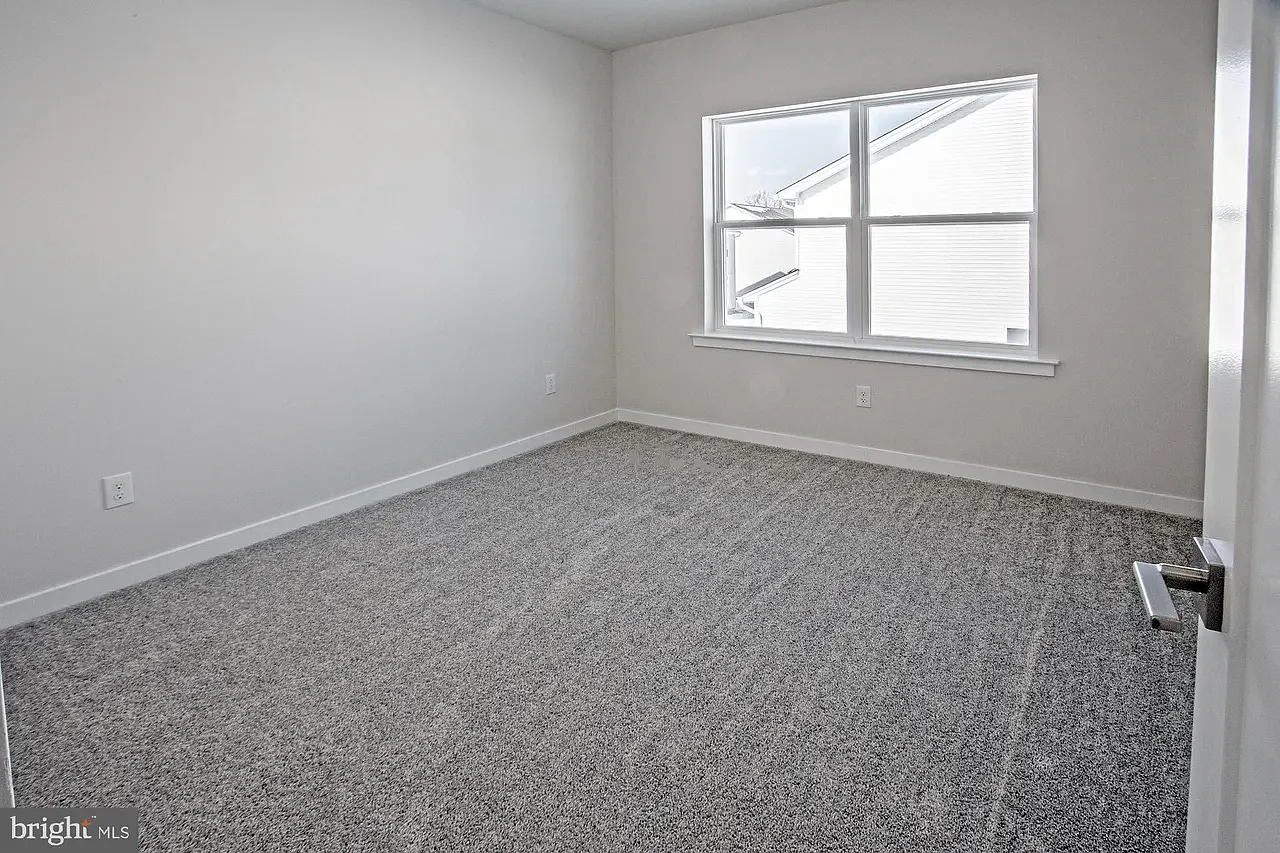 5 bed, 3216 sqft, $3,750 — Photo 3