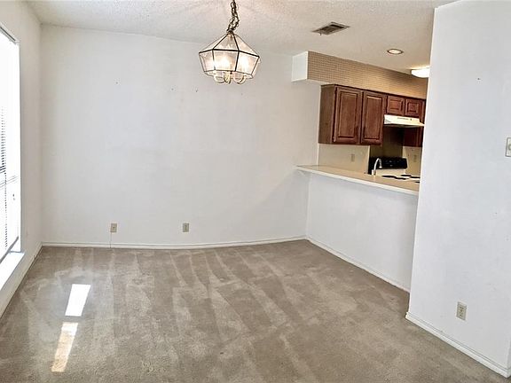 5th image of 2109 Country Villa Dr