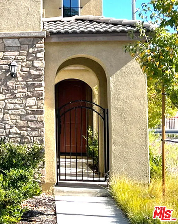 3 bed, 2.5 bath, 1974 sqft, $5,500 — Photo 3