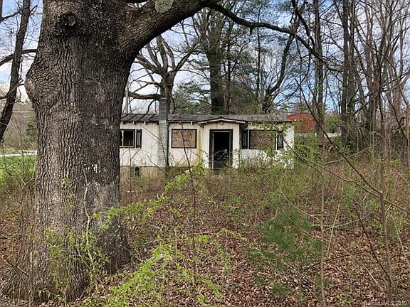 4th image of 110 Baldwin Ave