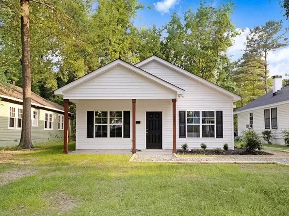 902 W Anderson St, Selma, NC 27576