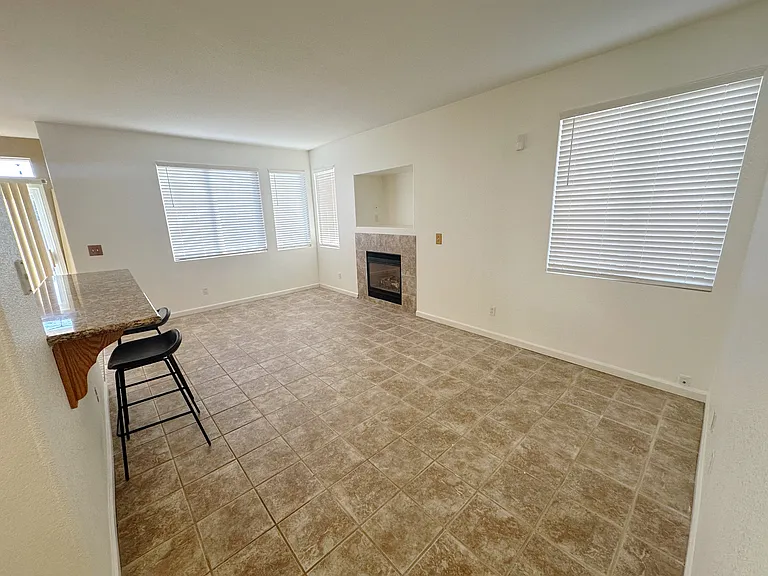 152 Oxburough Dr — Photo 8