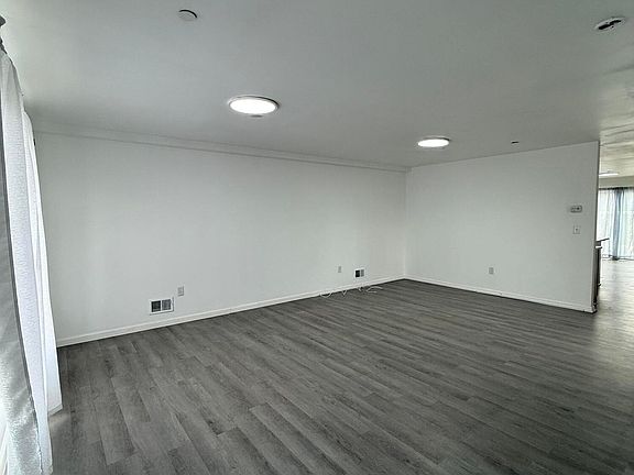 3rd image of 95 De Hart Ave