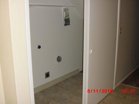 Washer/dryer hookups