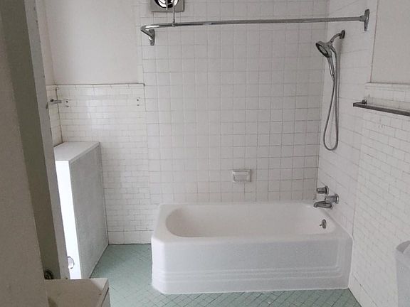 5th image of 285 Capital Ave NE #4