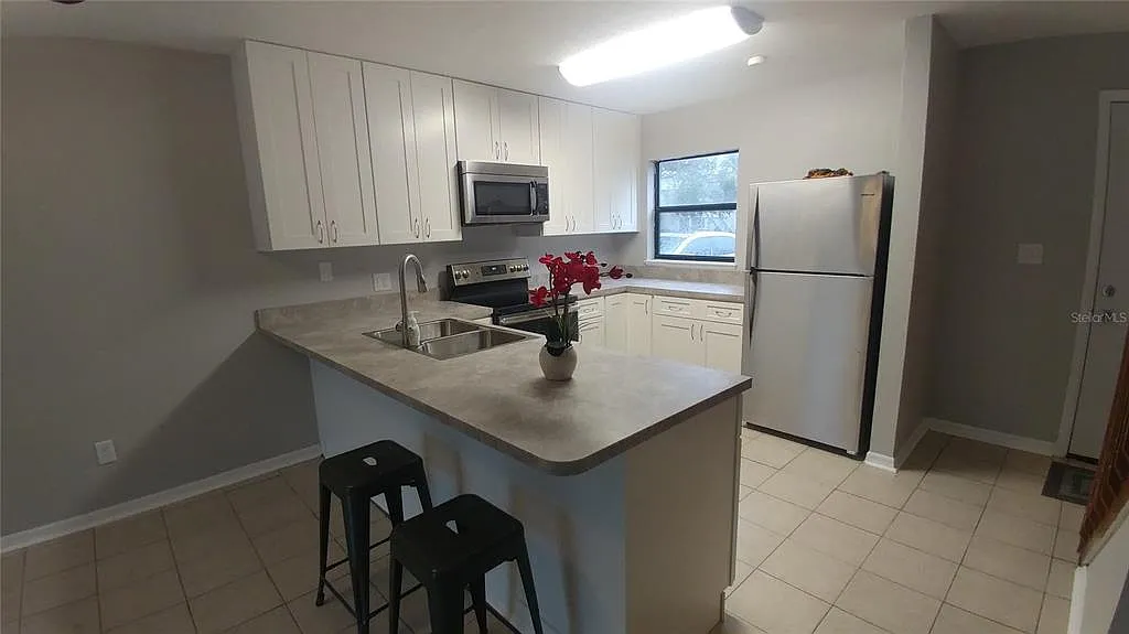 2 bed, 1.5 bath, 950 sqft, $1,100 — Photo 2