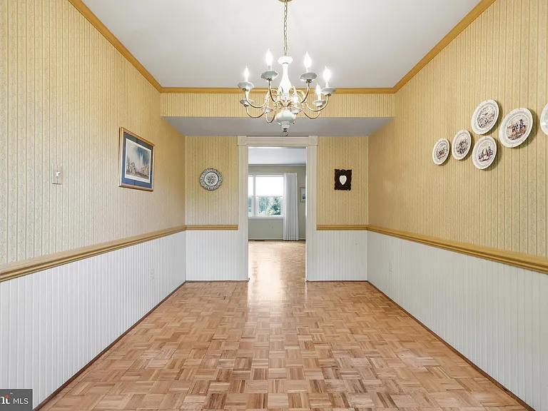 8350 Glastonbury Ct — Photo 9