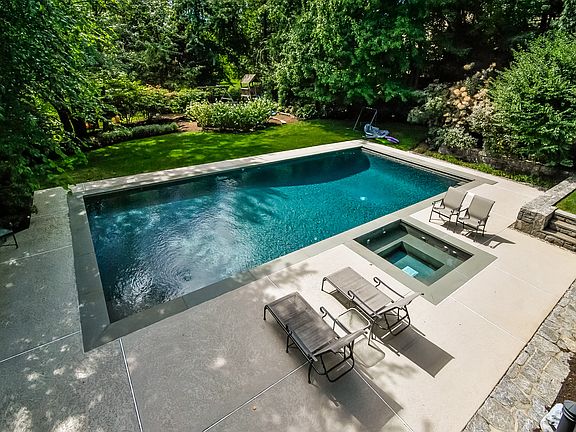 2nd image of 5 Purchase Hills Dr
