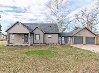 2104 Avenue B, Nederland, TX 77627