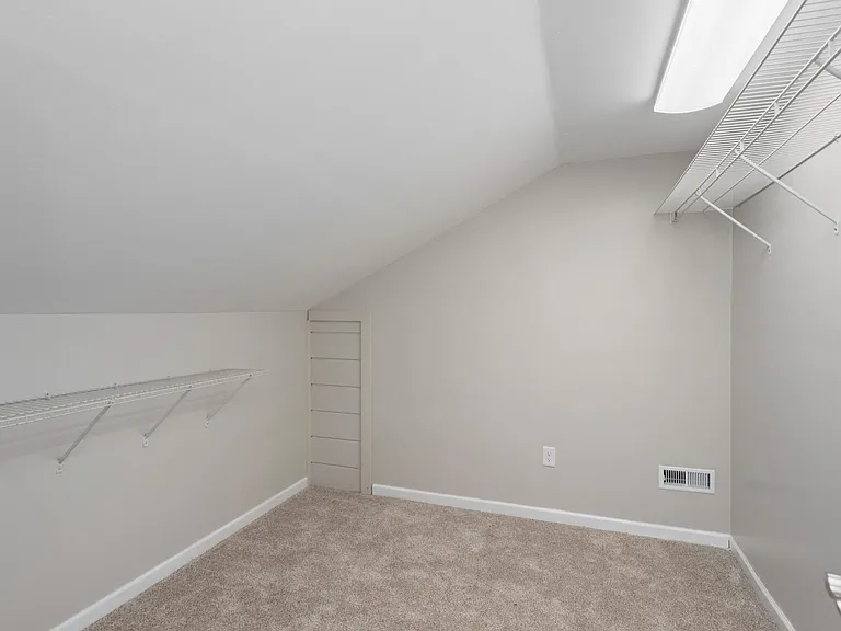 1560 Pheasants Glen Dr — Photo 30