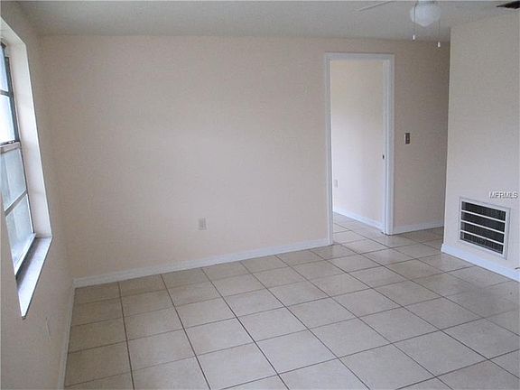 3rd image of 11432 Poplin Ave APT B