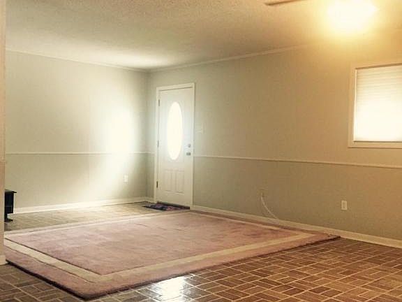 4th image of 433 Evangeline St