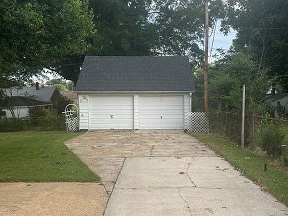 4th image of 237 E Edwin Cir