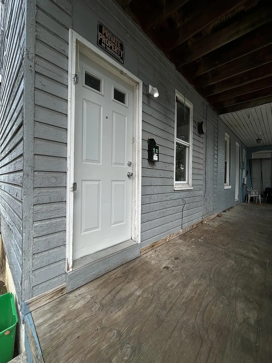 Building Photo - 600 N Pershing Ave #1R