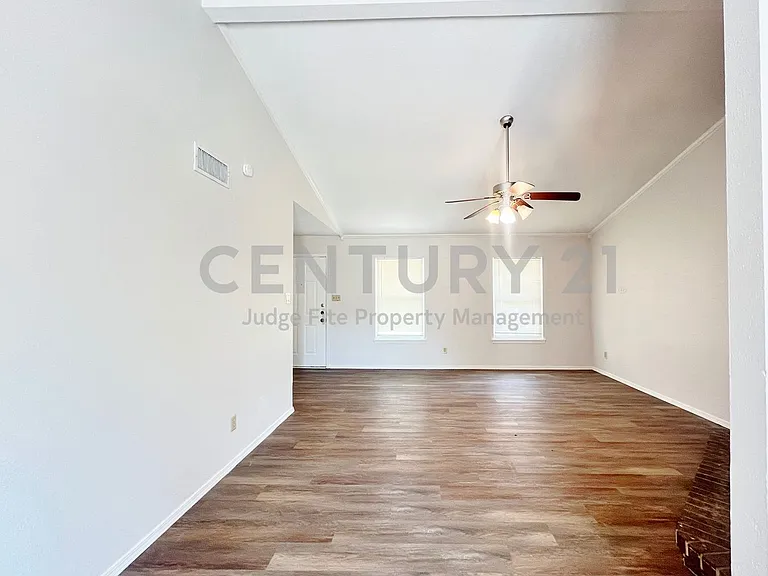 1308 Mistywood Ln — Photo 4