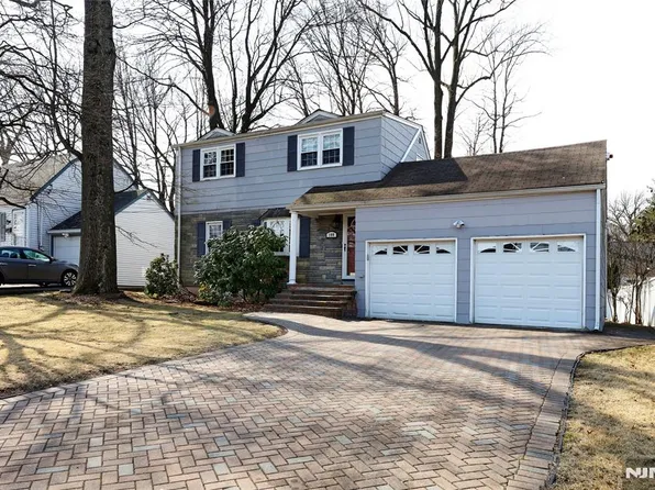 100 Romano Dr, Dumont, NJ 07628