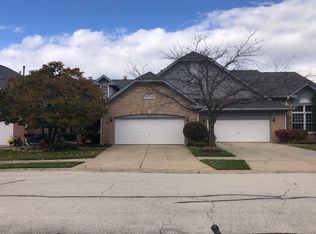 303 Lynwood Cir, Bloomingdale, IL 60108
