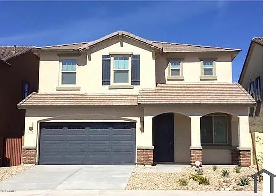 5 bed, 3000 sqft, $4,995 — Photo 2