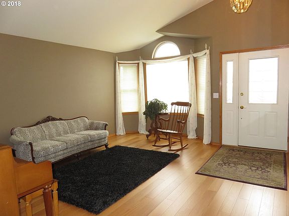 2nd image of 16226 SW Snapdragon Ln