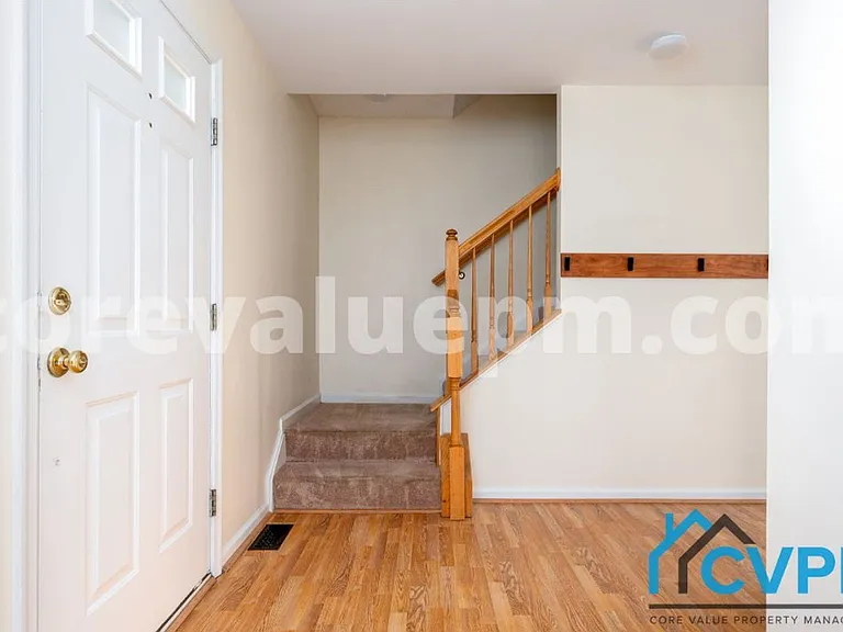 1321 Treasure Dr — Photo 3