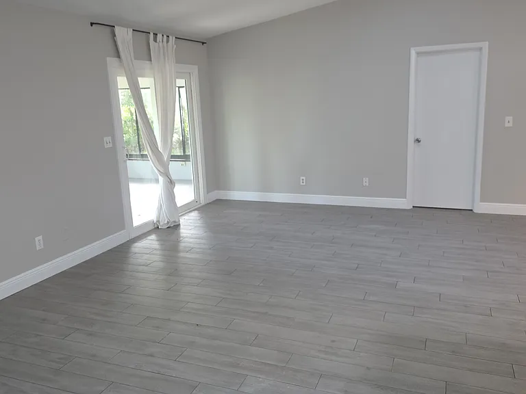 138 Flamingo Dr — Photo 3