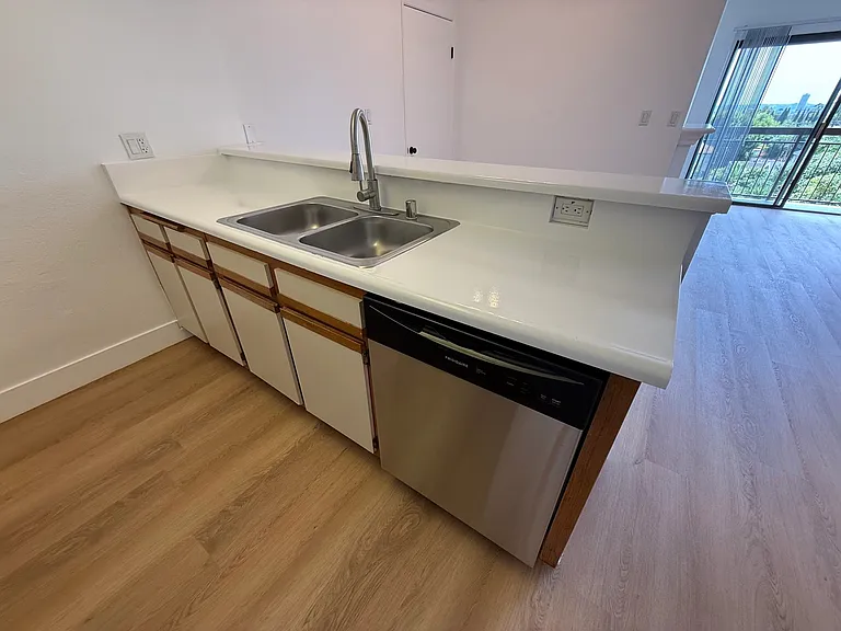 1321 N Vista St #305 — Photo 7